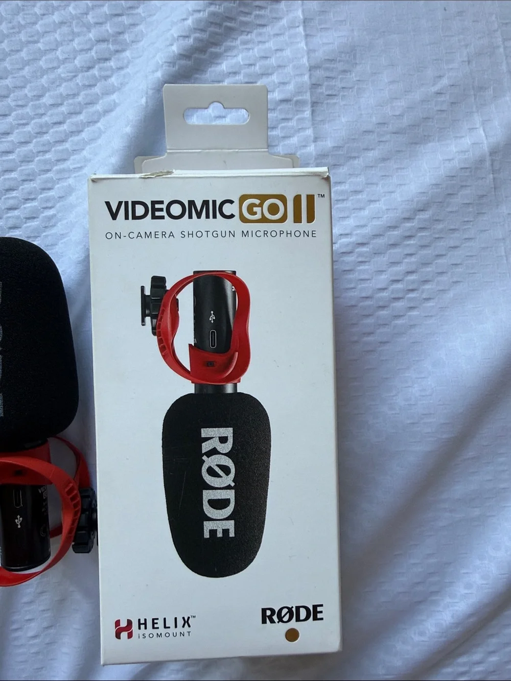 RØDE VideoMic GO II On-Camera Shotgun Microphone - Black & Red